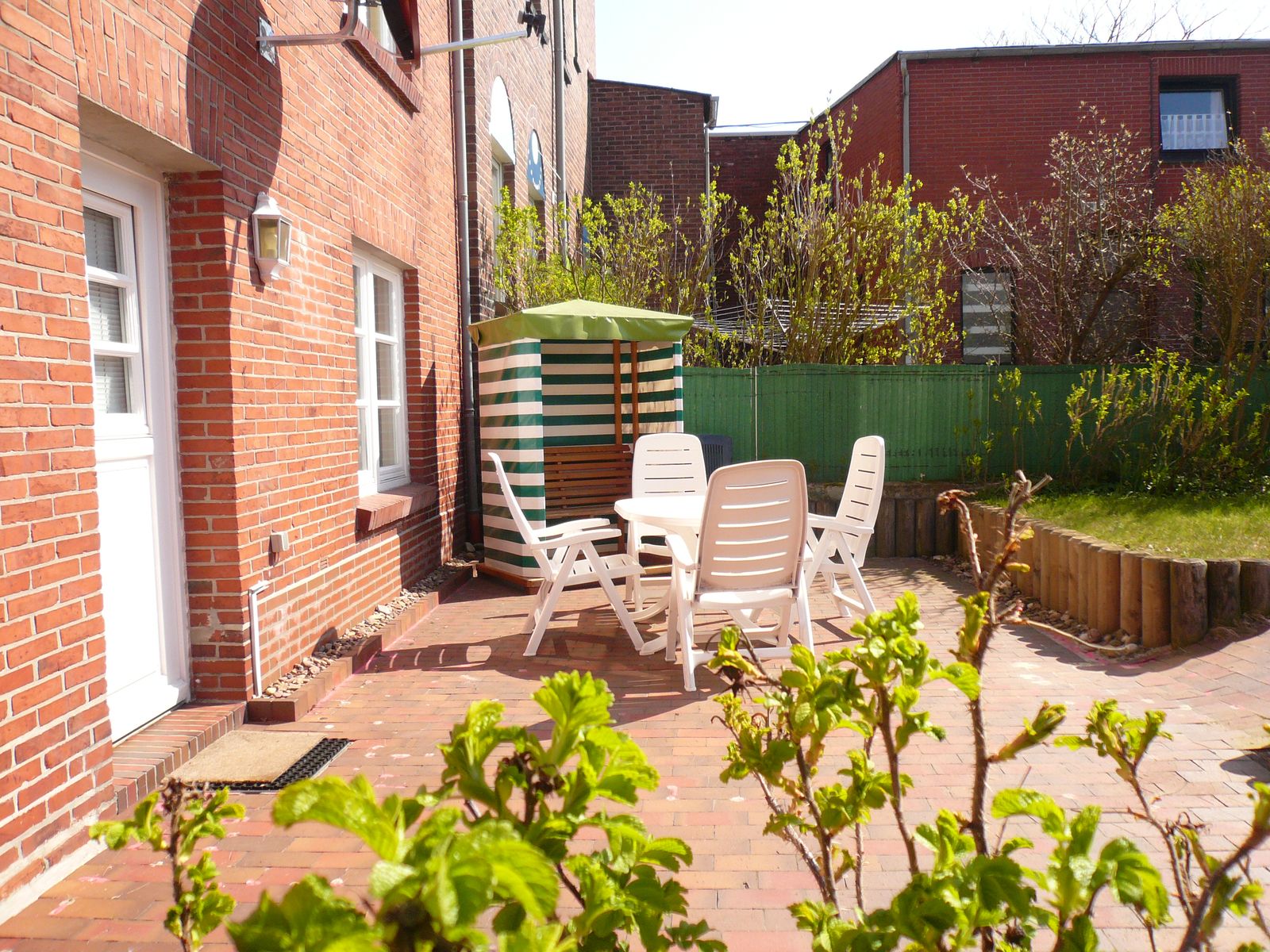 Gartenbereich hinter dem Haus